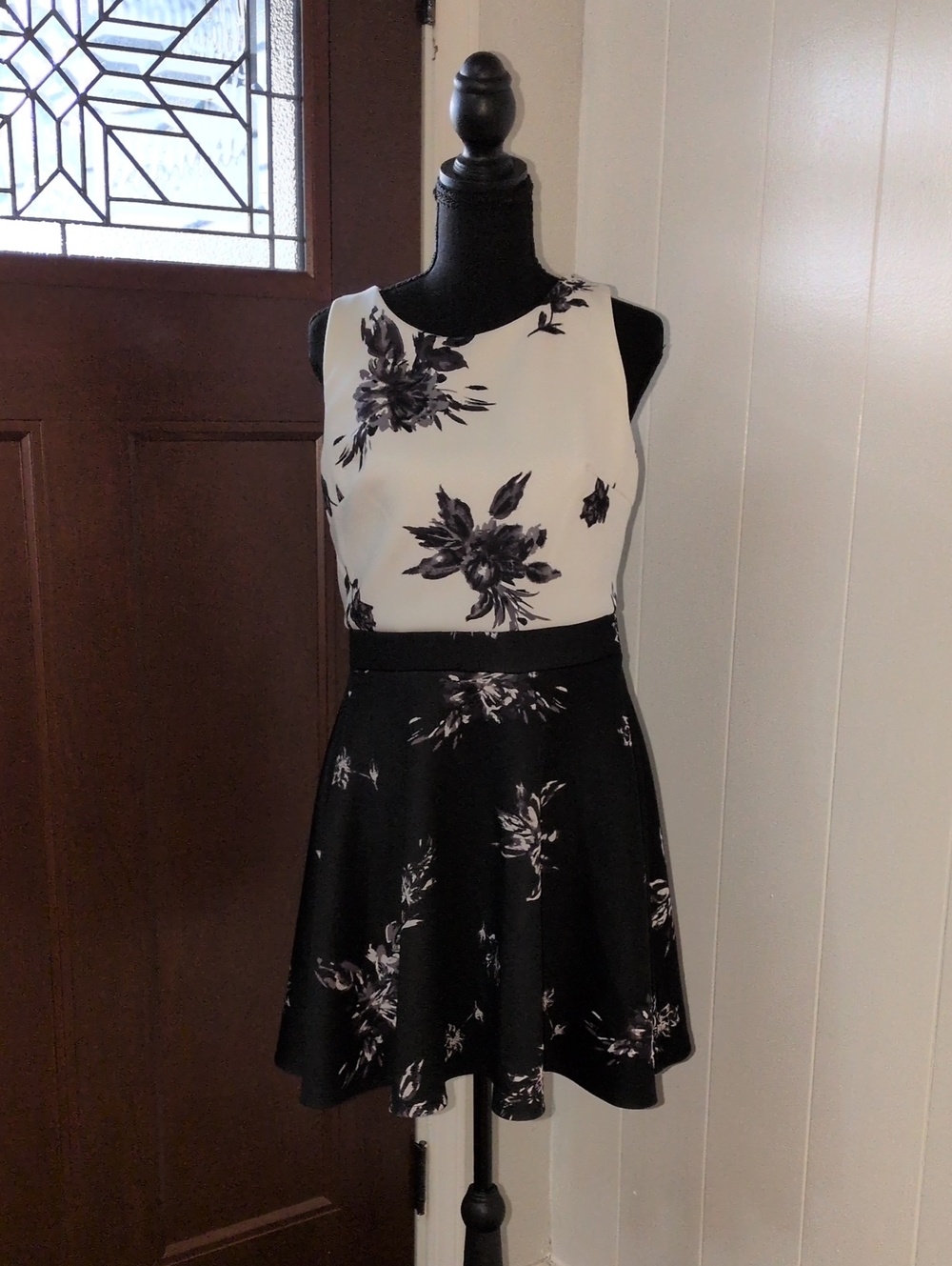"Xhilaration" Vintage Floral Fit & Flare Dress in Black and White Size Large